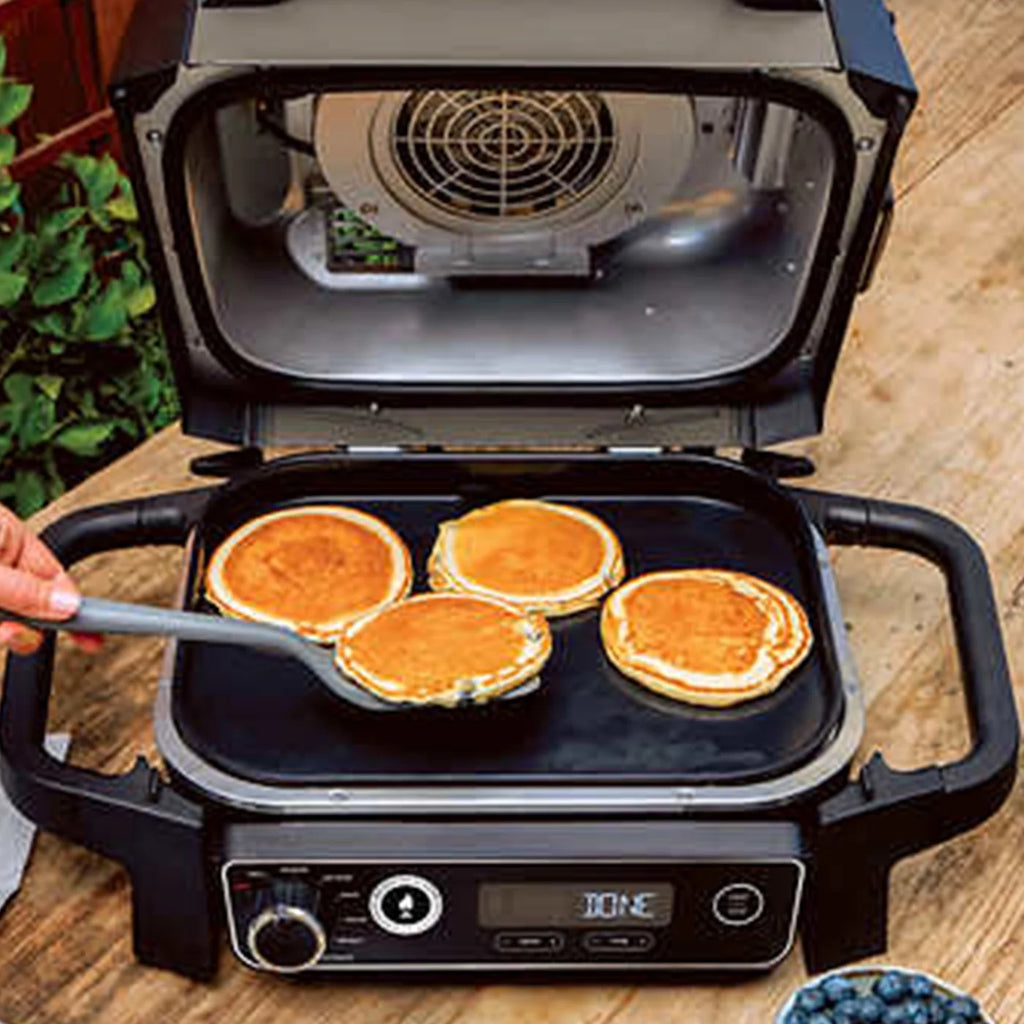 Restored 7-in-1 Outdoor Grill & Smoker and Air Fryer F982