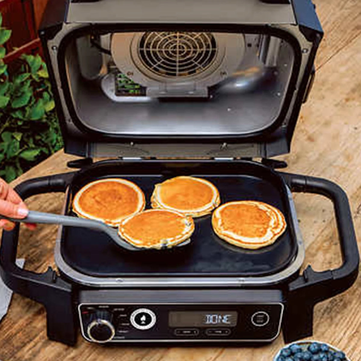 Restored 7-in-1 Outdoor Grill & Smoker and Air Fryer F982