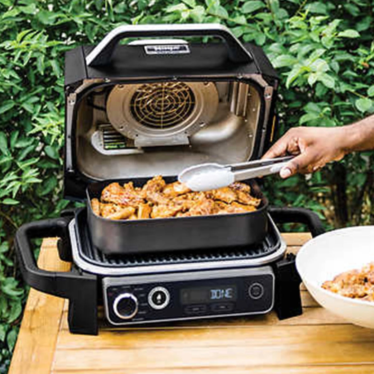 Restored 7-in-1 Outdoor Grill & Smoker and Air Fryer F982