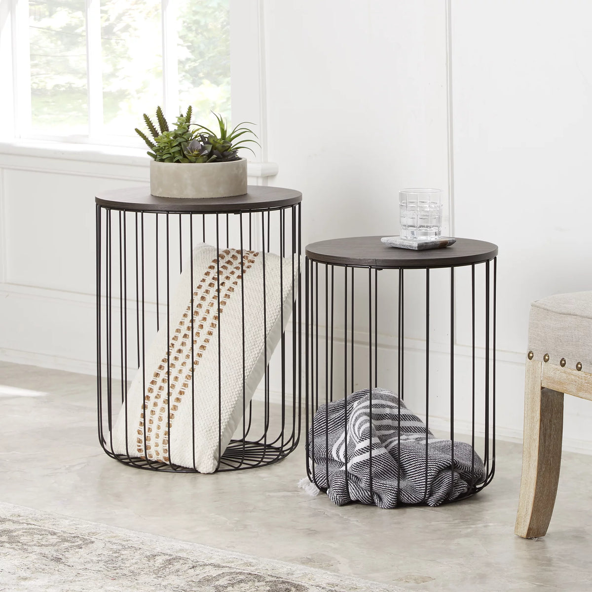 Set of 2 Walnut Finish Nesting Tables K968072