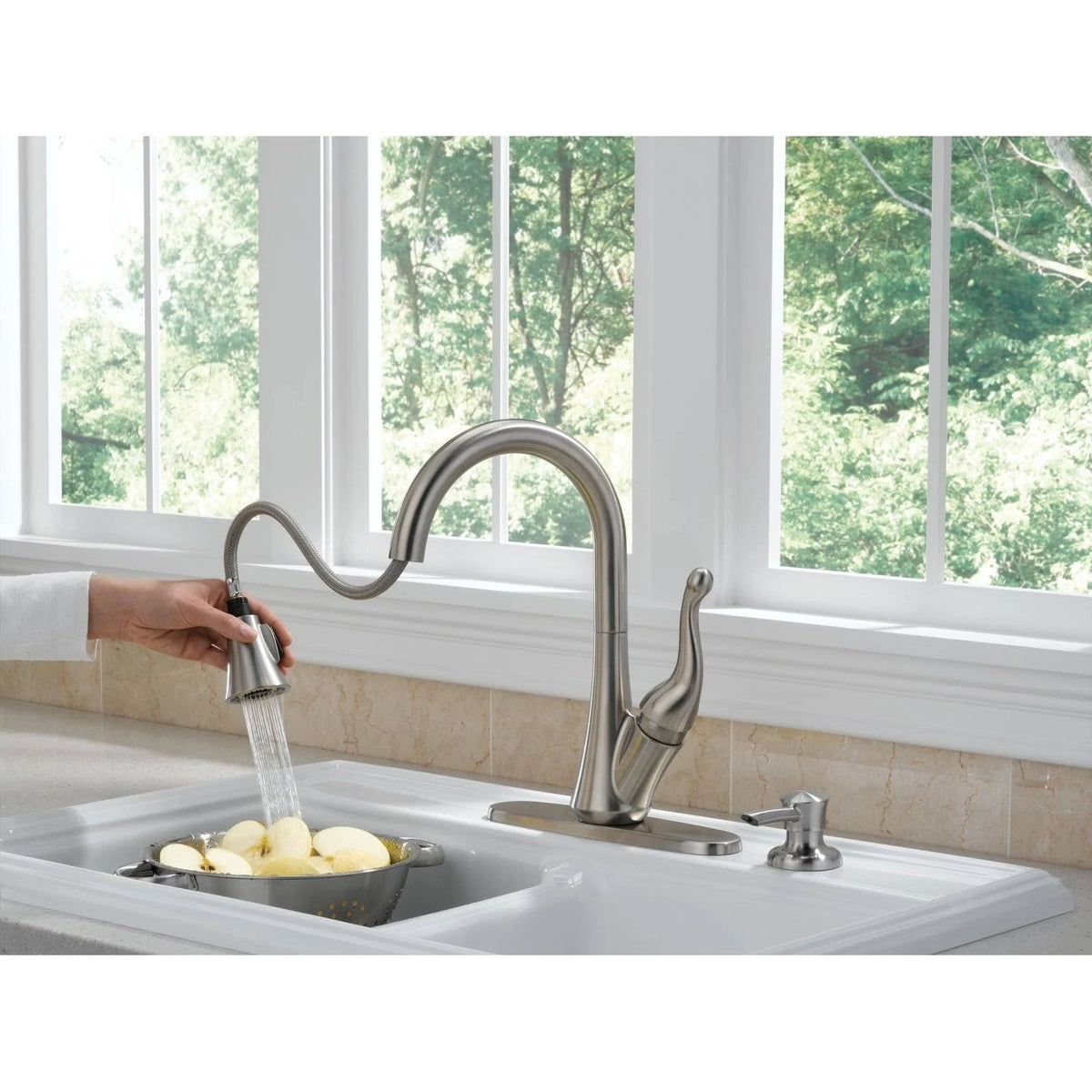 Single Handle Pull-Down Kitchen Faucet with Soap Dispenser Chrome D340