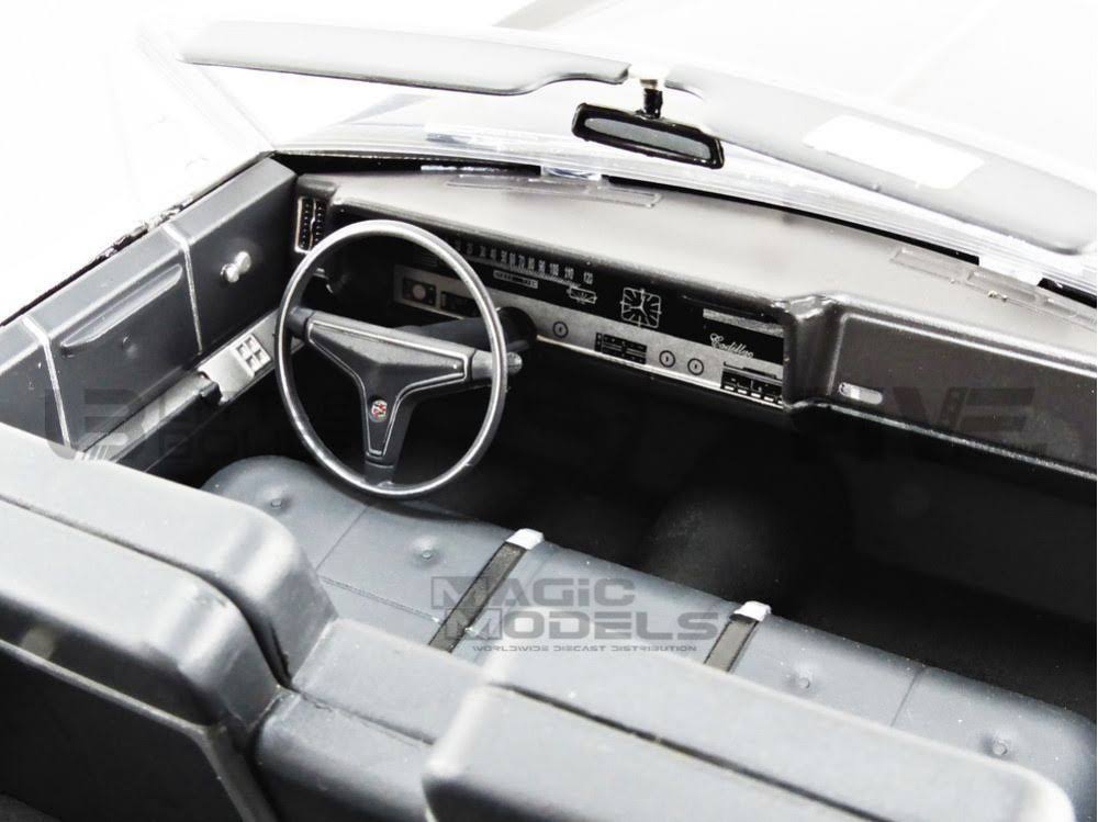 1/18 Cadillac DeVille Convertible 1967 B450