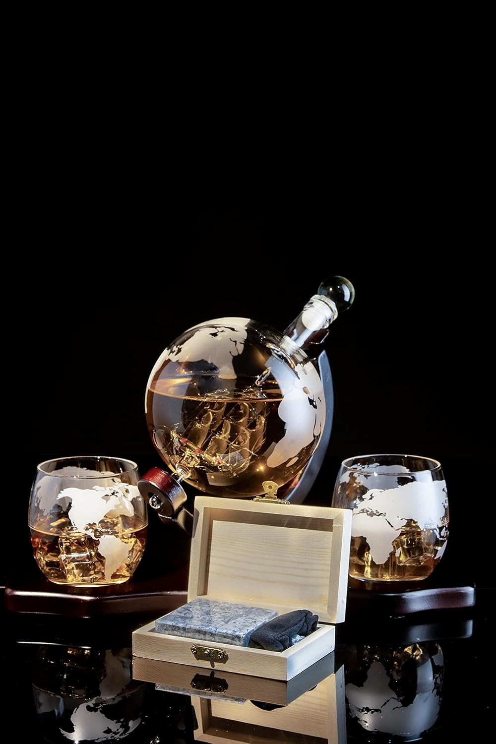 Globe Whiskey Decanter Set with 2 Etched Whisky Glasses and Whiskey Stones 850ml A940
