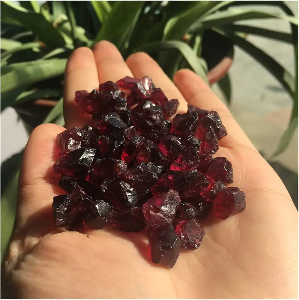 Wine Red Garnet Healing Crystal 100g D702