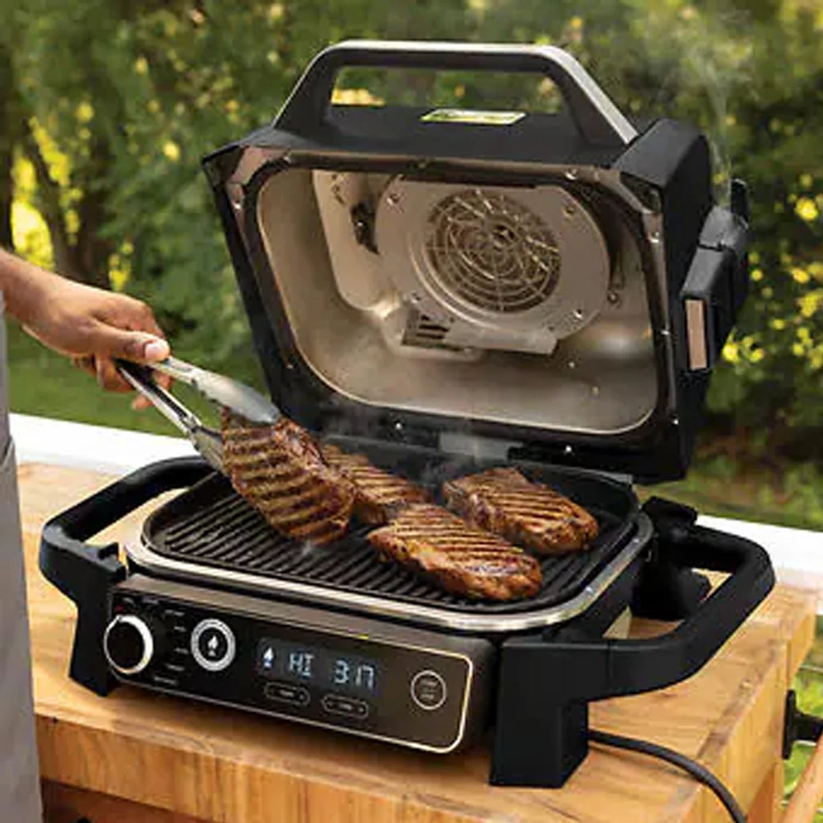 Restored 7-in-1 Outdoor Grill & Smoker and Air Fryer F982